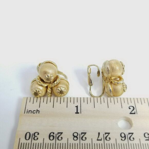 Vintage Gold Tone Triangle Shape Clip On Earrings, Unsigned, 80s Style Estate - Picture 5 of 7